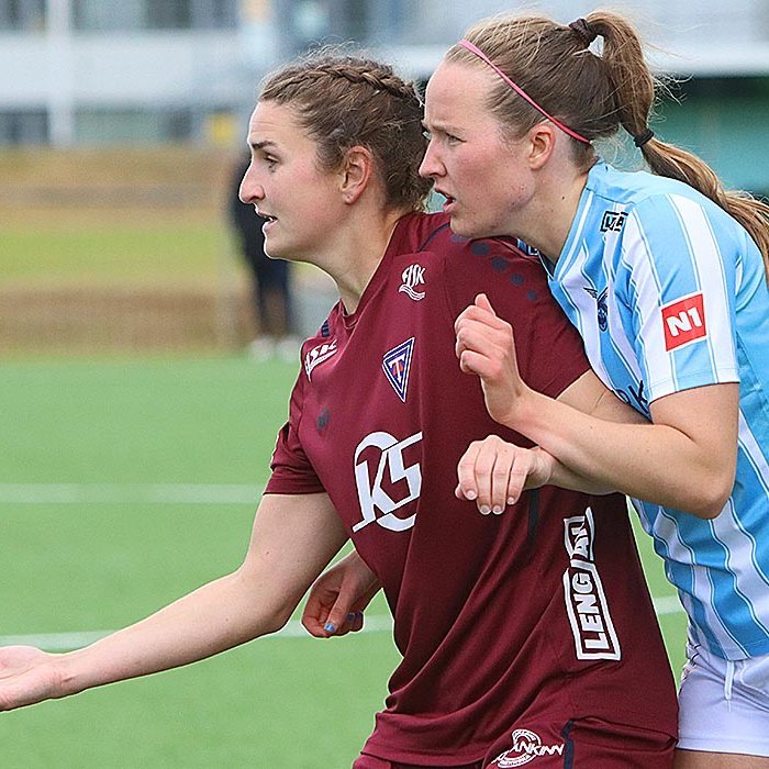 Murr í gjörgæslu við miðlínu. Það var augljóst að hún átti ekki að fá pláss til að snúa með boltann í dag. MYND: ÓAB