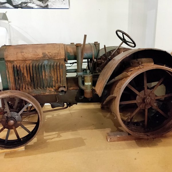 Fyrsta dráttarvélin í Vestur-Húnavatnssýslu, International 10/20 er til sýnis á Byggðasafninu á Reykjum. Myndir og texti: Gunnar Rögnvaldsson.