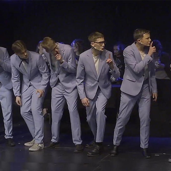 Stuðmenn leika Gærur grátt. SKJÁSKOT