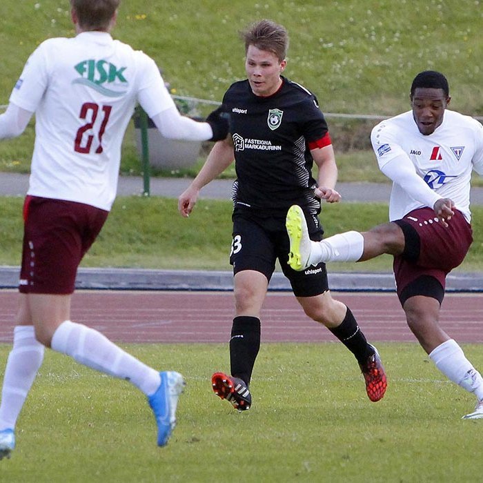 Kyen Nicholas skorar þriðja og síðasta mark leiksins í gær með þrumuskoti. MYND: ÓAB