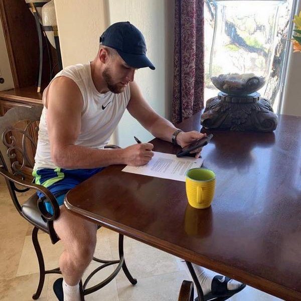 Við undirritun samnings fyrr í dag. Aðsend mynd.