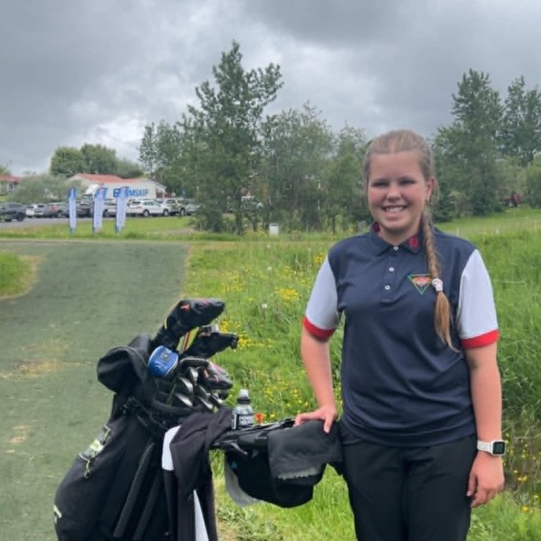 Nína keppir í golfi. AÐSEND MYND