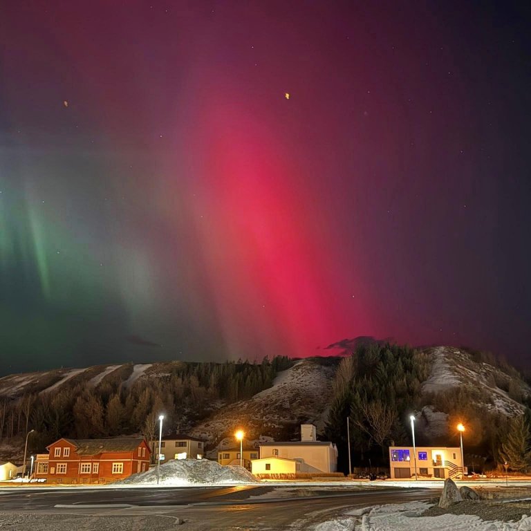 Norðurljósin á vesturhimninum frá Króknum séð. MYND: HELGA RÓSA