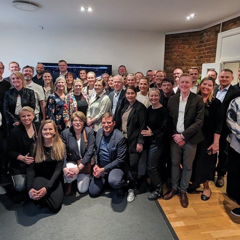 Sendiráð Íslands í Noregi bauð hópnum í heimsókn á auglýsingastofu PIPAR/TBWA í Osló þar sem ýmsir íslenskir aðilar komu saman og deildu reynslu sinni af því að koma á markað í Noregi og ræða nýsköpun.   MYNDIR FRÁ STARFSFÓLKI BYGGÐASTOFNUNAR