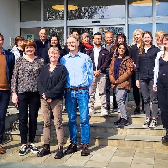 Myndarlegur hópur á Hvanneyri þar sem Christian Schultze og Ragnheiður I. Þórarinsdóttir standa í forgrunni ásamt Ylva Hilbur og Geir Löe. Aðsendar myndir.