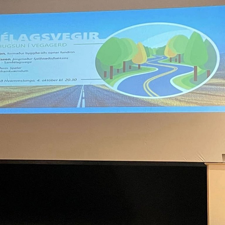 Haraldur Benediktsson í pontu í Félagsheimilinu á Hvammstanga. Mynd: Magnús Magnússon.