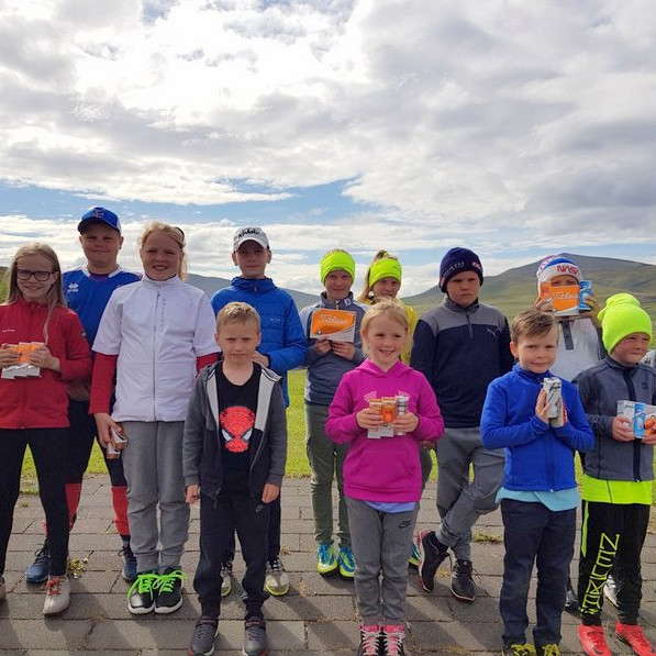 Flottir krakkar eftir vel heppnað golfmót. Mynd af gss.is