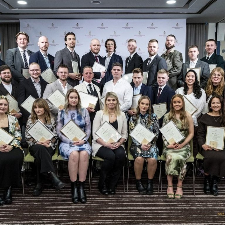 Þeir nýnemar sem fengu viðurkennigar í ár. Mynd tekin af imfr.is.