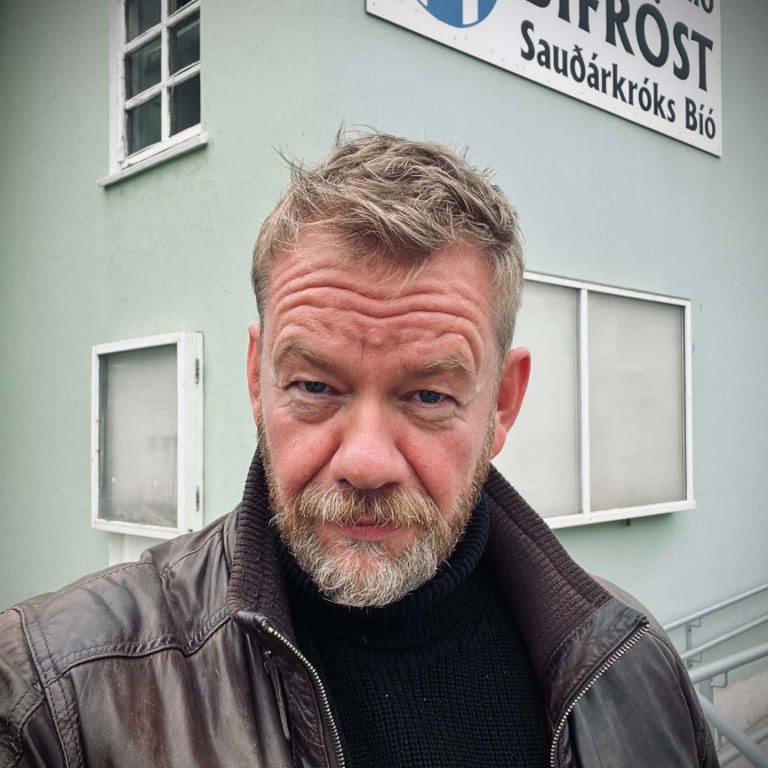 Ólafur fyrir utan leikhúsið. Mynd: Aðsend.