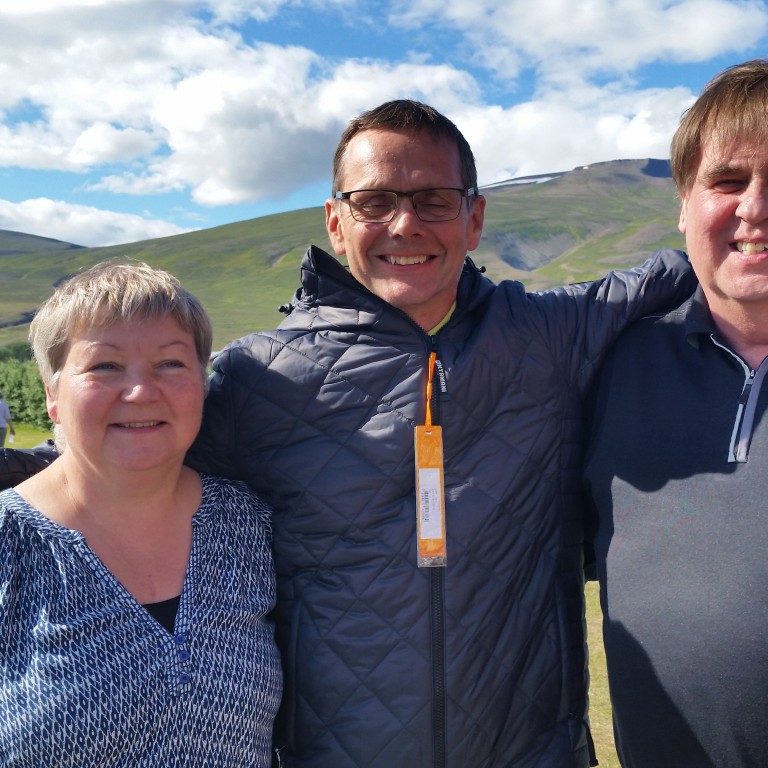 Friðjón Bjarnason varð í öðru sæti á mótinu og hér er hann (f.miðju) ásamt Auði og Frímanni í Rafsjá, en fyrirtækið er styrktaraðili mótsins. Mynd: gss.is