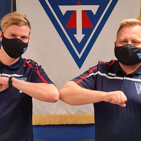 Óskari Smári og Haukur Skúla olnboga samninginn. MYND AF FB