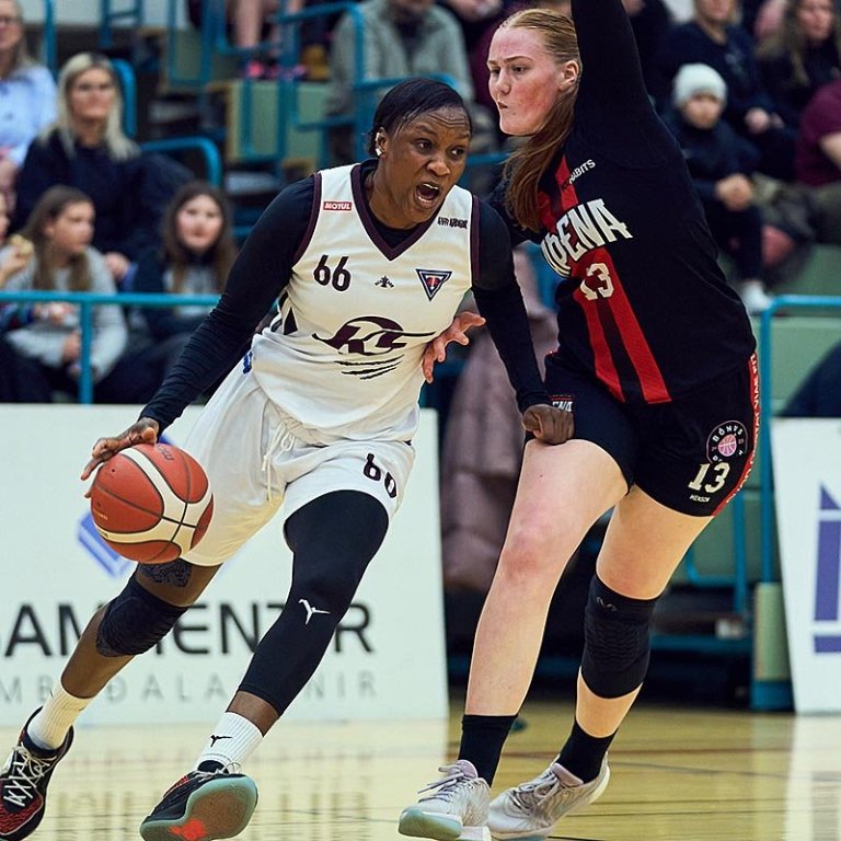 Oumoul Sarr va stigahæst í liði Tindastóls í gær. Hér er hún í leik gegn Aþenu í lok síðasta árs. MYND: SIGURÐUR INGI