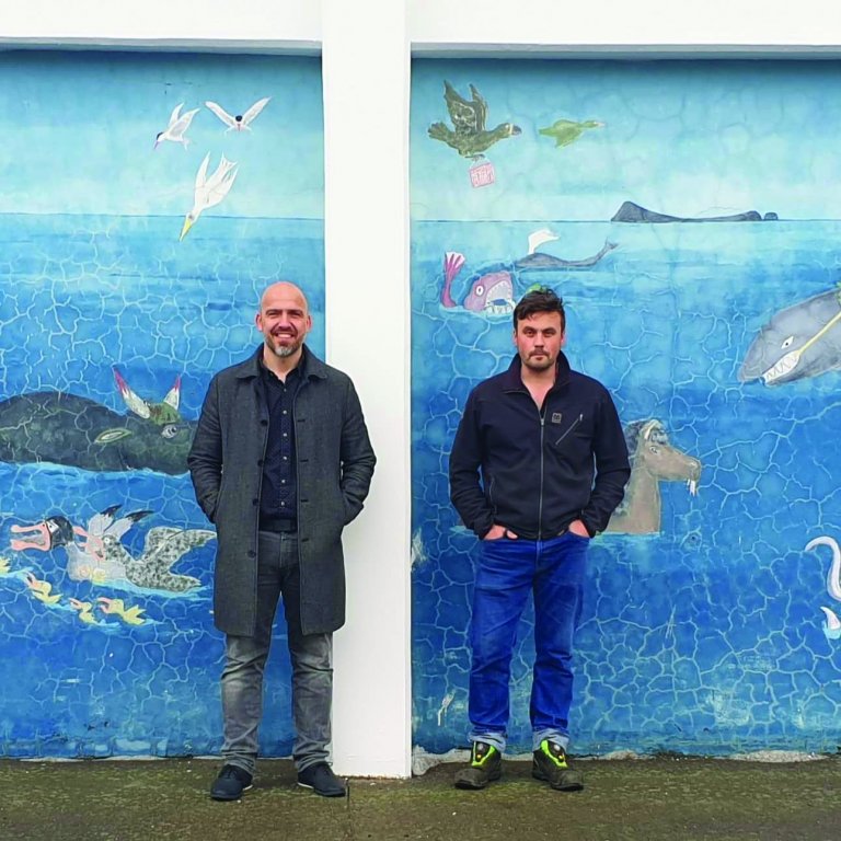 Í sumar komu þeir félagar saman fyrir framan listaverkið og smelltu nýrri mynd af sér áður en málað var yfir herlegheitin. MYND: Kristín Eva Geirsdóttir.