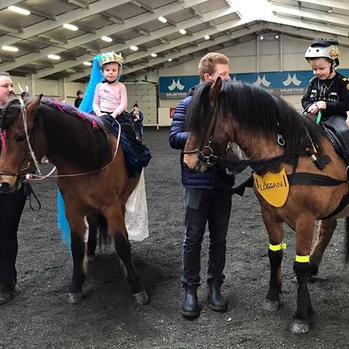 Það hefur sannarlega verið gaman að klæða sig upp í búninga á páskaleikum æskunnar og Freyju. Mynd: FB síða Skagfirðings.