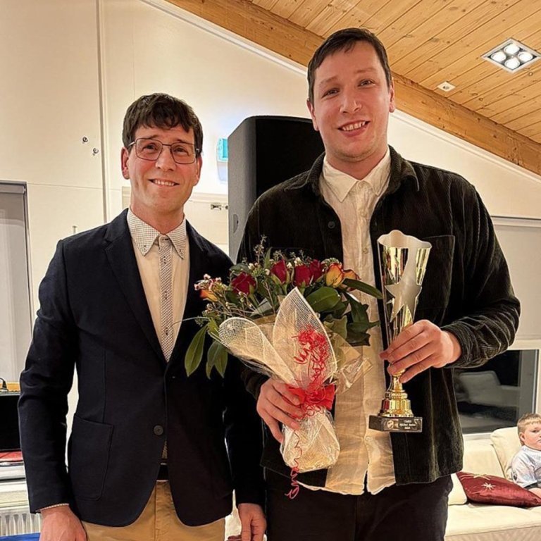 Pavel með Gunnari Þór Gestssyni formanni UMSS. MYND AÐSEND
