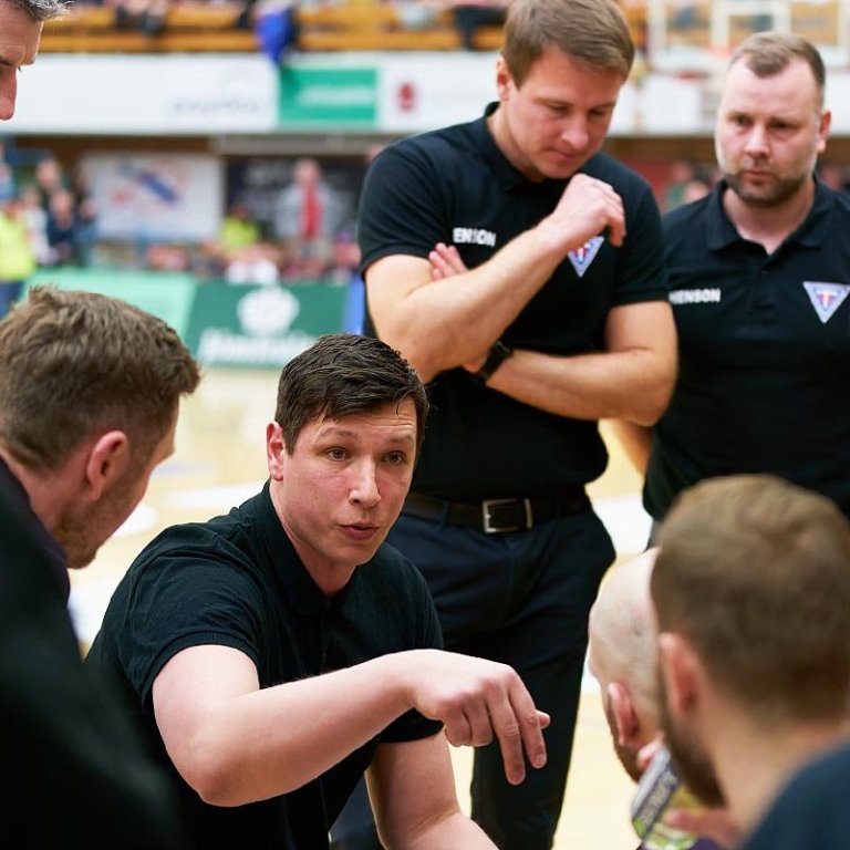 Pavel ásamt aðstoðarþjálfurum sínum, Svavari og Helga. GOM, Axel og Helgi Rafn, lengst til vinstri. MYND: SIGURÐUR INGI