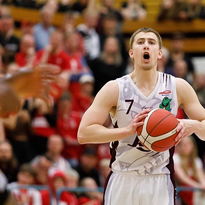 Pétur hefur verið magnaður í úrslitakeppninni og átti fínan leik í kvöld. Það dugði þó ekki til í þetta skitpið. Þessi mynd er frá því á mánudagkvöld. MYND: DAVÍÐ MÁR