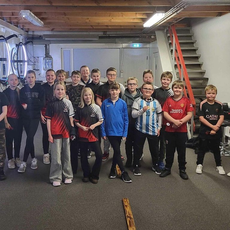 Glaðbeittir þátttalendur á mótinu í gær. MYND AF SÍÐU PKS