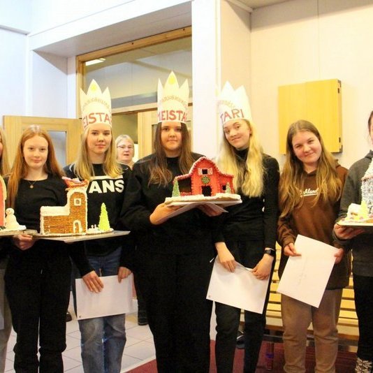 Verðlaunahafar piparkökukeppnis Varmahlíðarskóla. Mynd af heimasíðu skólans.