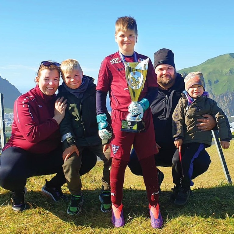 Fjölskyldan í fótboltaferðalagi í Eyjum. Frá vinstri: Guðbjörg Óskarsdóttir, Óðinn Freyr Gunnarsson, Óskar Logi Gunnarsson, Gunnar Páll Ólafsson, Ómar Þorri Gunnarsson.