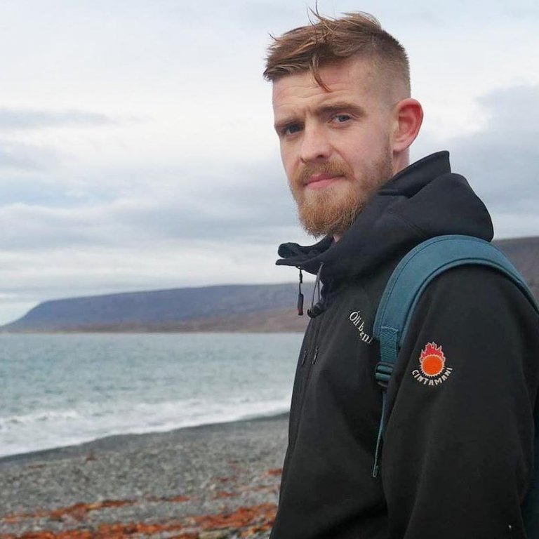 Ólafur Bjarni í fjörunni. AÐSEND MYND