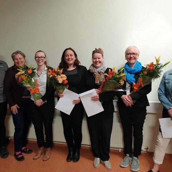 Þátttakendur kampakátir með verðlaun sín. Mynd: Facebooksíða Nýsköpunarmiðstöðvar  Íslands