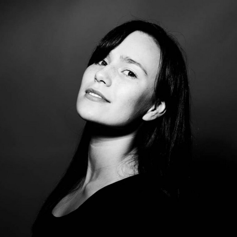 Rakel Björk syngur Nú mega jólin. MYND: SAGA SIG