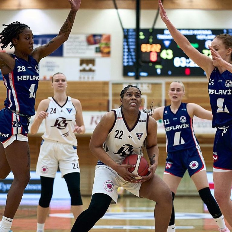 Randi Brown í baráttunni gegn Keflvíkingum í Síkinu sl. föstudagskvöld. MYND: SIGURÐUR INGI