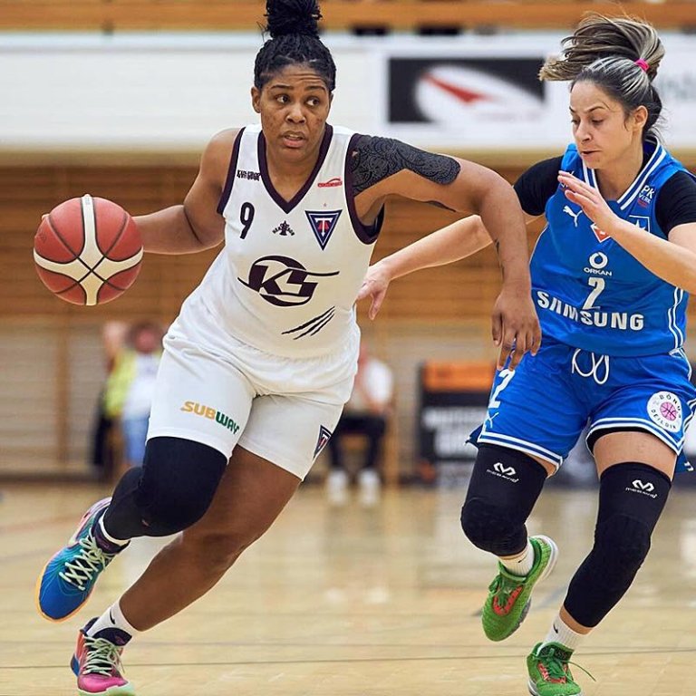 Randi Brown gerði 32 stig í gær og var hreint mögnuð. Hér er hún í leik gegn Stjörnuni á dögunum. MYND: SIGURÐUR INGI