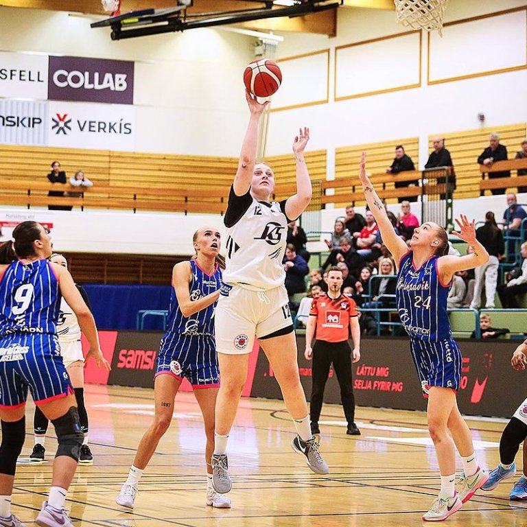 Rannveig gerir sig líklega undir körfu Grindvíkinga. MYND: HJALTI ÁRNA