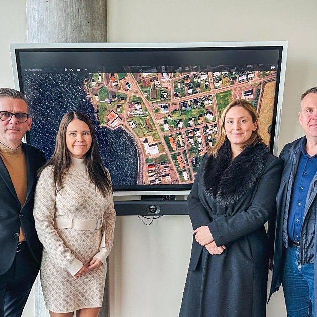 Frá vinstri: Tómas Ragnarz forstjóri Regus, Erna Karla Guðjónsdóttir framkvæmdastjóri Regus, Alexandra Jóhannesdóttir sveitarstjóri & Halldór Gunnar Ólafsson, oddviti sveitarfélagsins. MYND AF VEF SKAGASTRANDAR