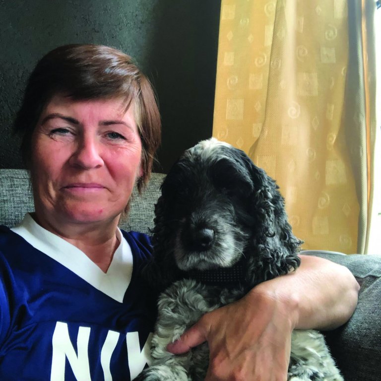 Einarína og hundurinn Tumi.