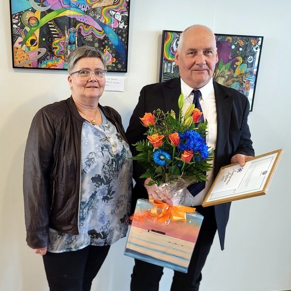 Hrönn Gunnarsdóttir og hennar ektamaki og Samfélagsverðlaunahafi Rögnvaldur Valbergsson. Mynd: PF