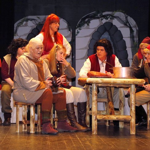 Frá æfingu á Ronju ræningjadóttur í Bifröst. Mynd: Gunnhildur Gísla.