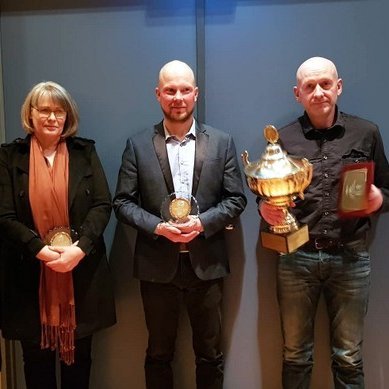 Afburða hrossaræktarbú í Skagafirði heiðruð.Frá vinstri Skapti Steinbjörnsson, Hildur Claessen, Þórarinn Eymundsson (fyrir Prestsbæ) og Gísli Gíslason. Aðsendar myndir.