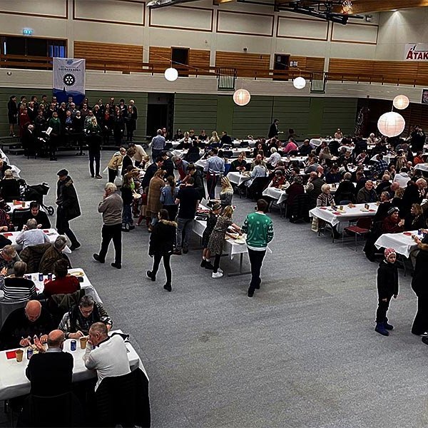 Sóldísirnar einu og sönnu voru í jólaskapi og sungu fyrir gesti. MYND: ÓBS