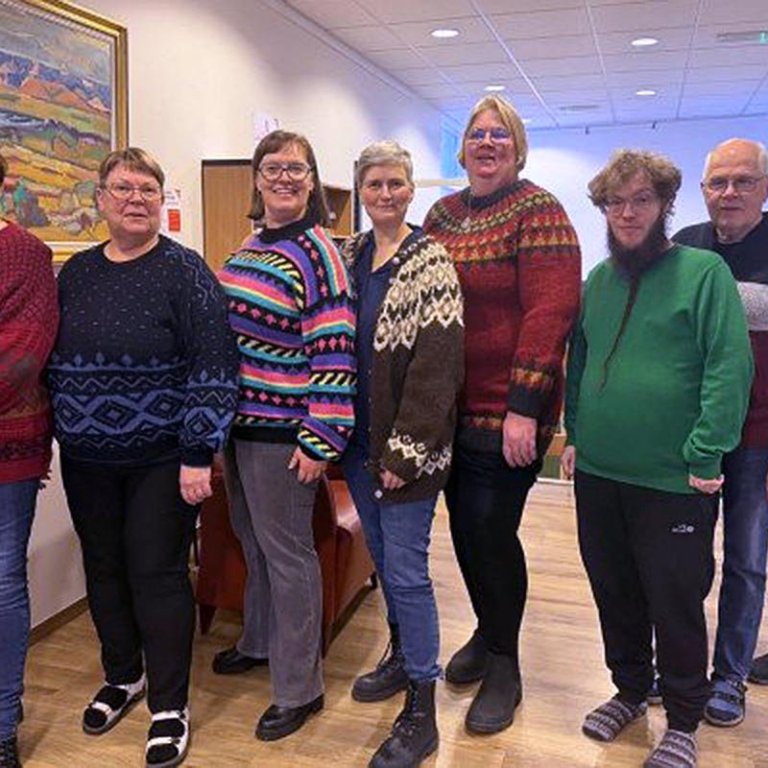 Starfsfólk safnahússins tollir í gömlu tískunni í dag. MYND: HJALTI PÁLSSON