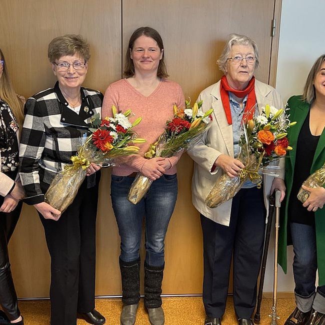 Samfélagsviðurkenningarhafar ásamt Gerði Rósu formanni félagsmálaráðs. MYND AF VEF HÚNAÞINGS VESTRA