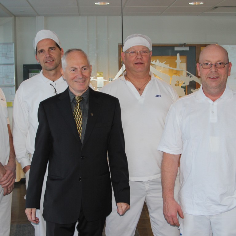 Snorri ásamt mjólkurfræðingum samlagsins. Frá vinstri: Helgi Ragnarsson, Snorri Evertsson, Svavar Sigurðsson, Jón Þór Jósepsson og Hilmar Baldursson. Mynd: KSE