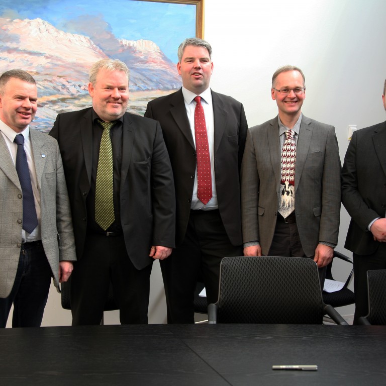 Samningamenn bænda ásamt ráðherra. Frá vinstri: Gunnar Þorgeirsson, Sigurður Ingi Jóhannsson, Sindri Sigurgeirsson, Sigurður Loftsson og Þórarinn Ingi Pétursson. Mynd/Bondi.is