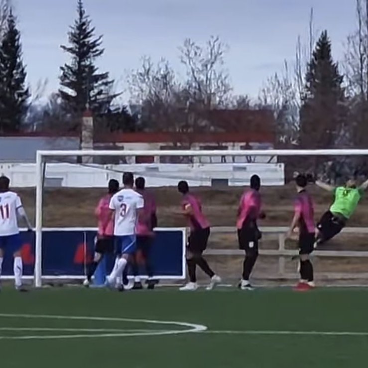 Sandgerðingar skora beint úr aukaspyrnu og Djuric í marki Kormáks/Hvatar á engan séns þrátt fyrir góða tilburði. SKJÁSKOT AF FB-SÍÐU AÐDÁENDASÍÐU KORMÁKS