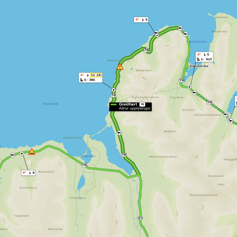 Vegurinn milli Siglufjarðar og Hrauna í Fljótum er talinn geta verið varhugaverður í þeim miklum rigningum sem spáð er á morgun. SKJÁSKOT AF UMFERÐIN.IS