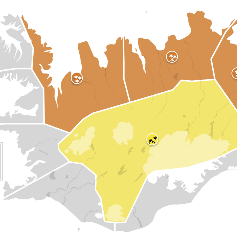 Gul viðvörun er fra og með miðnætti í kvöld. Appelsínugul viðvörun tekur gildi um kl. 18 á mánudegi og dettur ekki út fyrr en um kl. 15 á þriðjudaginn. SKJÁSKOT AF VEÐUR.IS