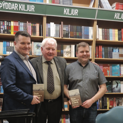 Magnús fyrir miðju ásamt sonum sínum; Þorgils (t.v.) og Ólafi. MYND AÐSEND