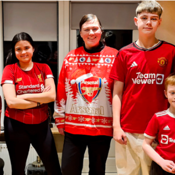 Eydís langflottust í góðum jólagír með Herdísi Erlu, Júlíu Jöru, Indriða Rökkva og Ými
Andra. AÐSEND MYND