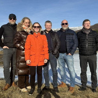 Framkvæmdanefnd Landsmóts 2026 og framkvæmdastjóri, frá vinstri: Elvar Einarsson, Áskell Heiðar Ásgeirsson, Arna Björg Bjarnadóttir, Stefanía Inga Sigurðardóttir, Sigfús Ingi Sigfússon, Hjörtur Bergstað, Hjörvar Halldórsson og Hallgrímur Ingi Jónsson.  A myndina vantar Bjarna Jónasson.