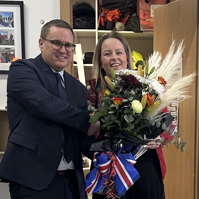 Friðbjörn Ásbjörnsson, framkvæmdastjóri FISK Seafood og Hafdís Einarsdóttir formaður Skagfirðingasveitar.MYND AÐSEND