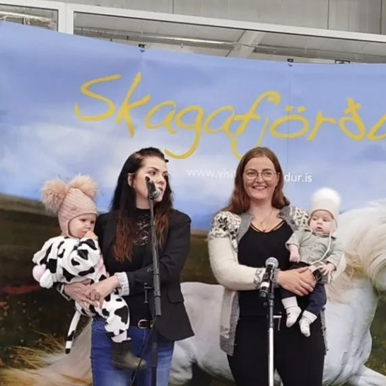 Þórdís og Sigurlína við setningu Sveitasælu. MYND FACEBOOK