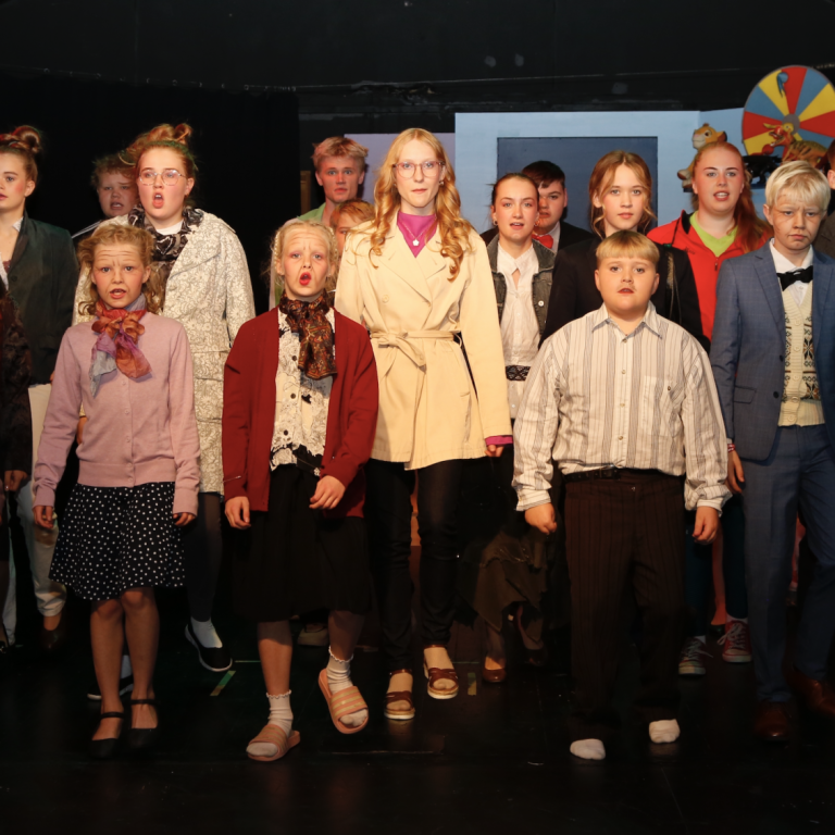 Blaðamaður tók myndina á æfingu og getur svo sannarlega mælt með að allir skelli sér að sjá Óvitana.