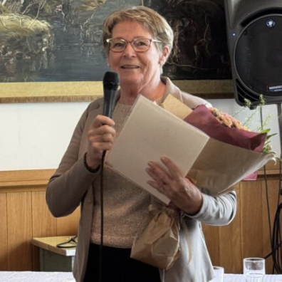 Elín fær viðurkenninguna. MYND FÍSOS